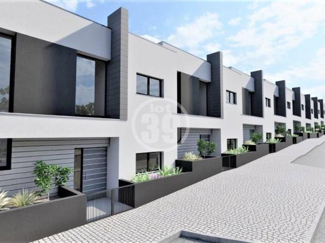 Excelentes moradias em banda com 3 quartos em fase de constr. 145m² Almancil