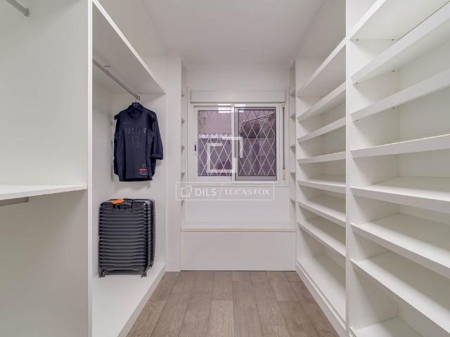 Excellent 3 Bedroom apartment with 161m² terrace for rent in Eixample Right