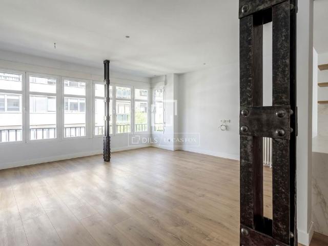 Excellent 3 Bedroom apartment for rent in Recoletos, Madrid