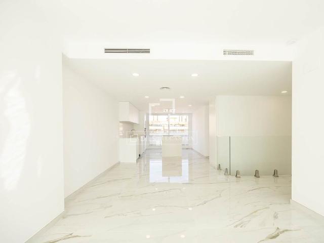 Excellent 3 Bedroom penthouse with 33m² terrace for rent in Ciudad de las Ciencias