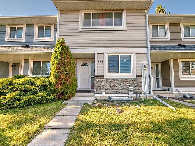 Excellent 3bedroom 2.5 Baths Townhouse, Available Immediately