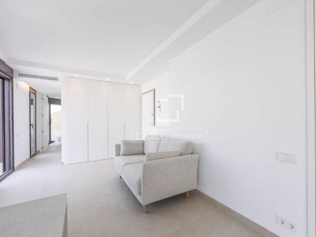 Excellent 1 Bedroom penthouse with 100m² terrace for rent in Gran Vía, Valencia