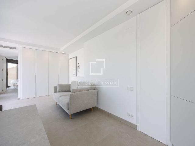 Excellent 1 Bedroom penthouse with 100m² terrace for rent in Gran Vía, Valencia