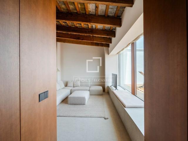Excellent 1 Bedroom penthouse with 75m² terrace for rent in Gran Vía, Valencia