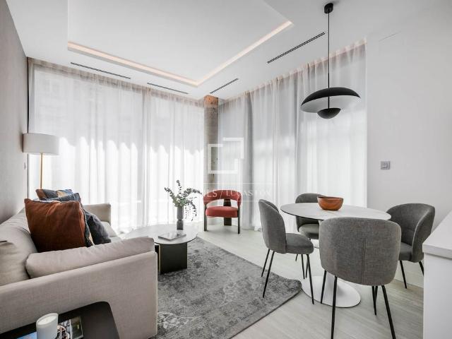 Excellent 2 Bedroom apartment with 15m² terrace for rent in Recoletos, Madrid