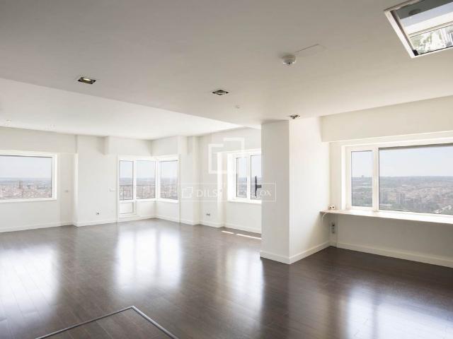 Excellent 2 Bedroom apartment with 10m² terrace for rent in Argüelles, Madrid