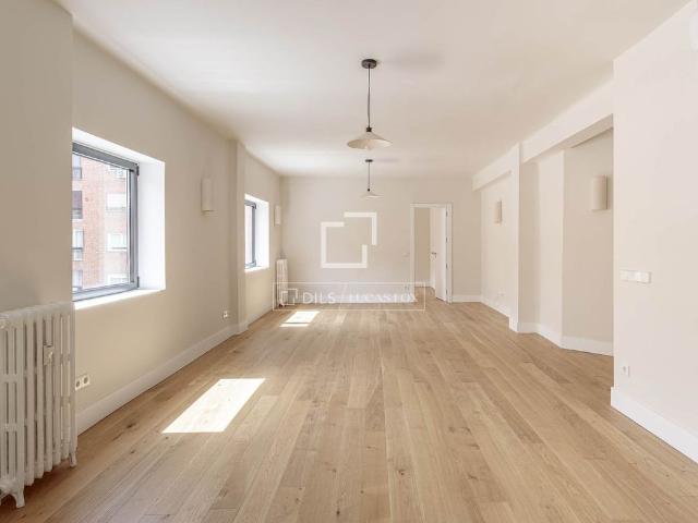 Excellent 2 Bedroom apartment for rent in Hispanoamérica, Madrid