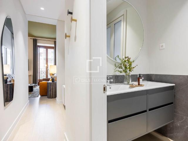Excellent 2 Bedroom apartment for rent in Malasaña, Madrid