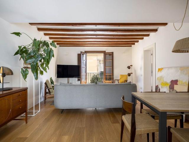 Excellent 2 Bedroom penthouse with 60m² terrace for rent in Gótico, Barcelona