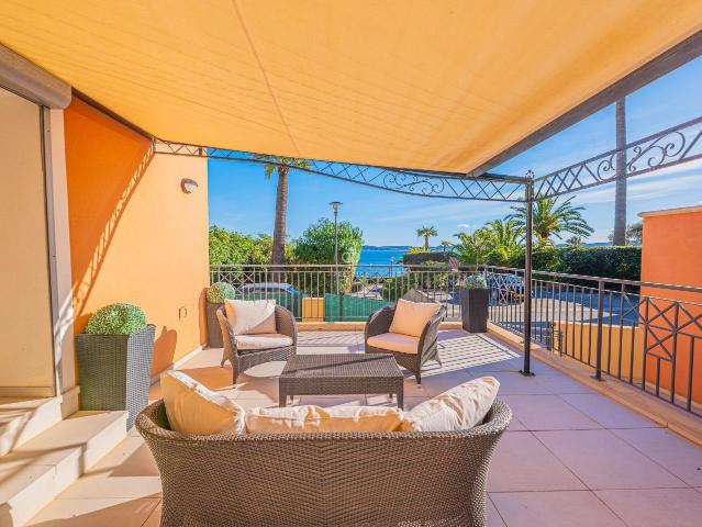 Excellent 2 bedroom property in a desirable location detache. 80m² Sainte Maxime