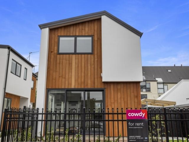 Excellent 2 bedroom Standalone
