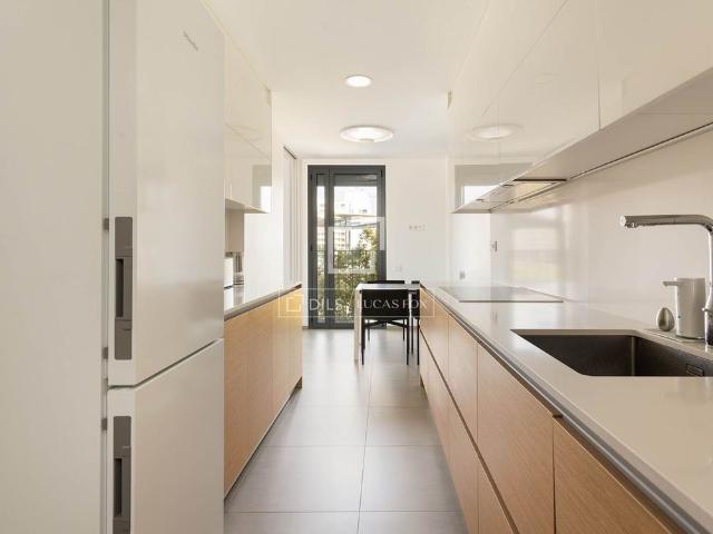 Excellent 4 Bedroom apartment with 25m² terrace for rent in Poblenou, Barcelona