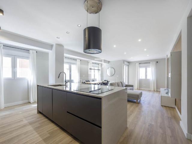 Excellent 4 Bedroom fully furnished apartment for rent in Cabanyal, Valencia
