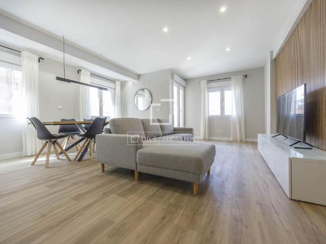 Excellent 4 Bedroom fully furnished apartment for rent in Cabanyal, Valencia