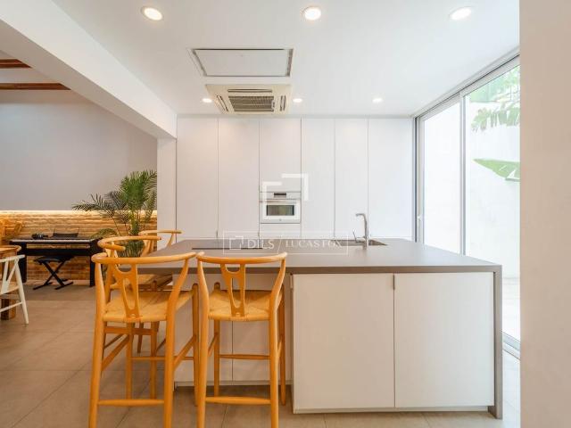 Excellent 4 Bedroom house / villa with 20m² terrace for rent in Ciudad de las Ciencias
