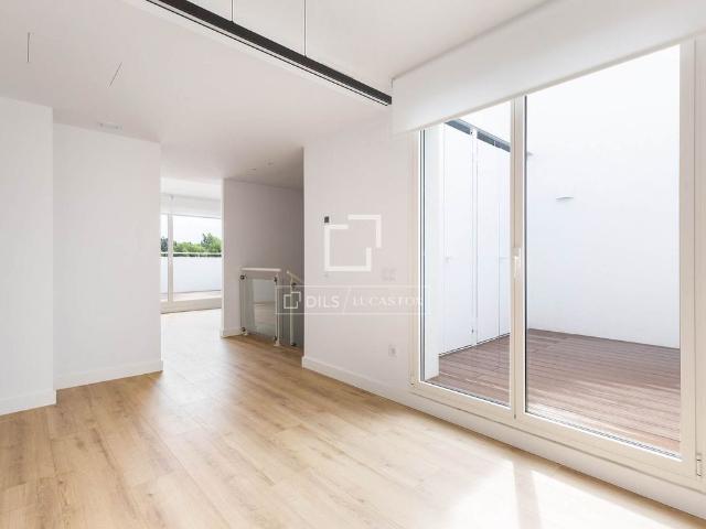 Excellent 4 bedroom house with 108 m² garden for rent in Gavà Maritimo