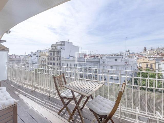 Excellent 5 Bedroom apartment with 10m² terrace for rent in Gran Vía, Valencia