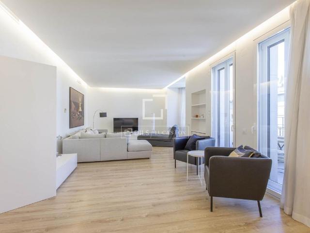 Excellent 6 bedroom apartment with a balcony for rent in El Pla del Remei, Valencia