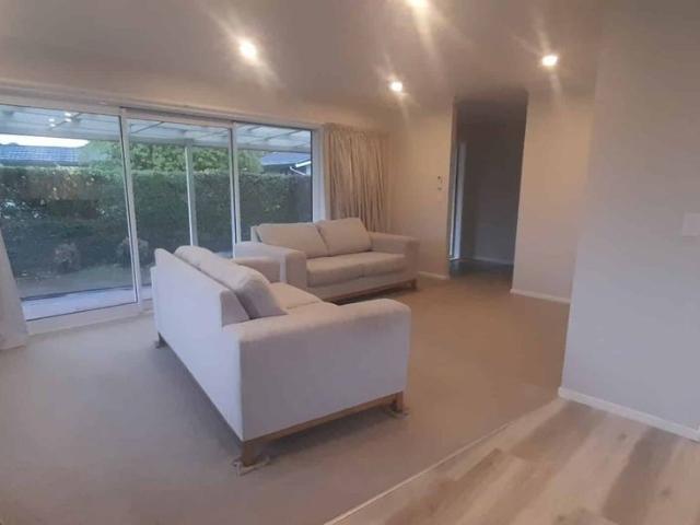 Excellent Condition Family Home Massive Garage Fully Fenced