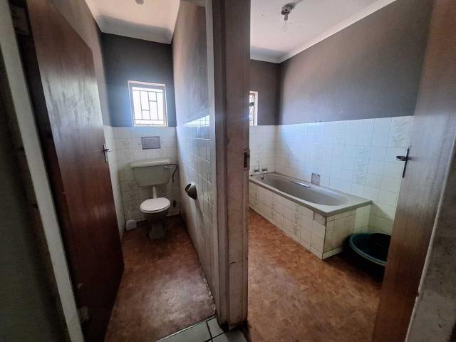 EXCELLENT INVESTMENT OPPORTUNITY IN PRETORIA WEST! 10 ROOMS. 603m²