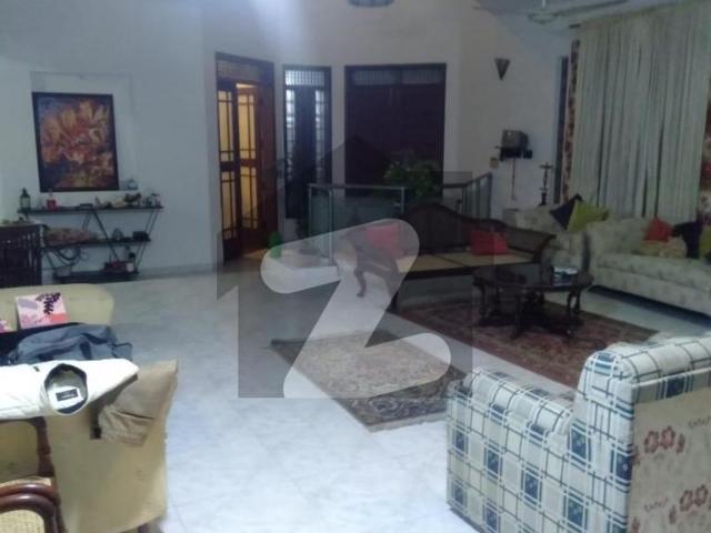 Excellent one unit 5 bedrooms for sale dha phase 7