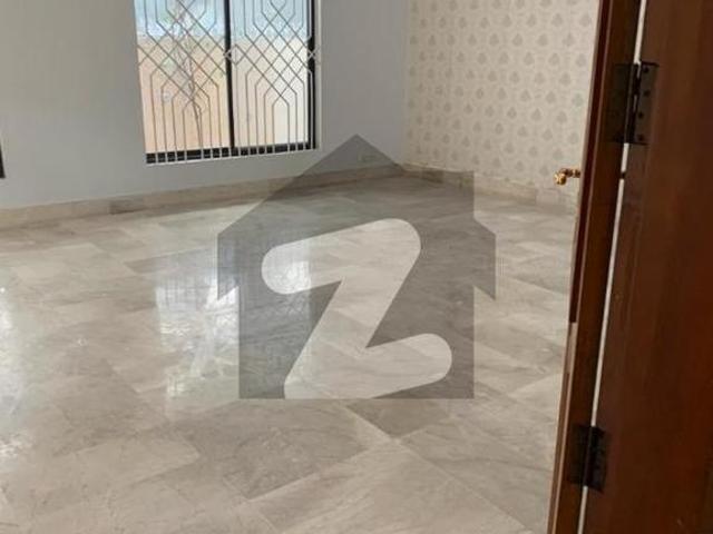 Excellent low rent bungalow in phase 5 dha phase 5