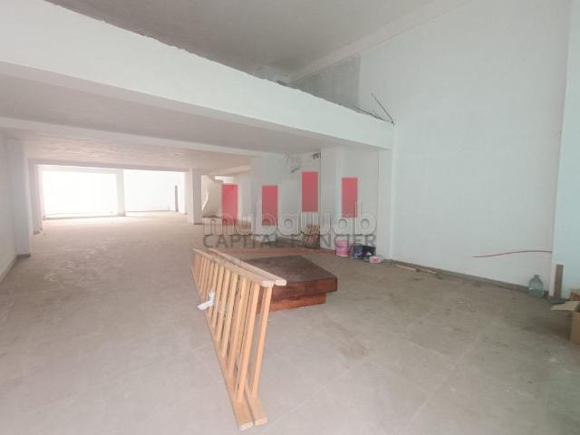 EXCELLENTE VISIBILITE / Local commercial Premium de 286m2 à la location Les princesses