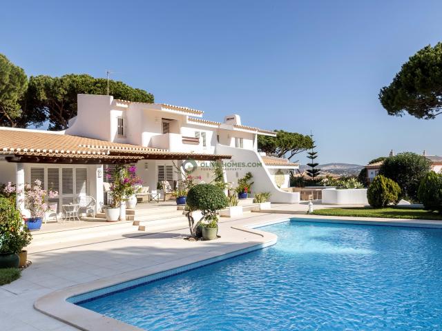 Excepcional Villa de 5 Quartos em um Grande Terreno