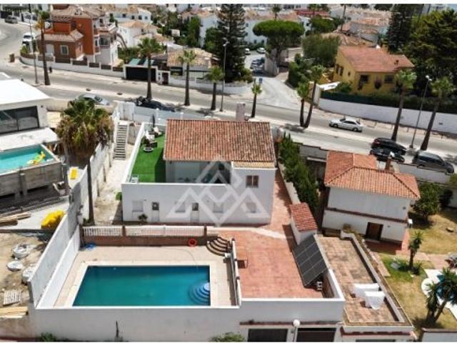 Excepcional villa de inversión con apartamentos independientes en Riviera del