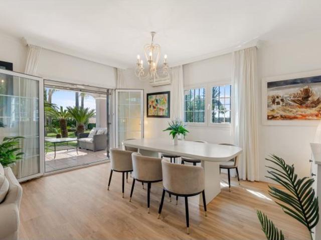 Excepcional villa mediterránea junto al golf Atalaya
