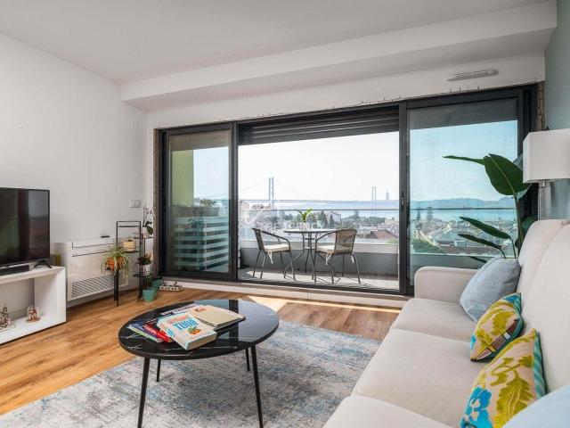 Excepcional Apartamento T2 com Vistas Panorâmicas sobre a Po. 147m² Ajuda