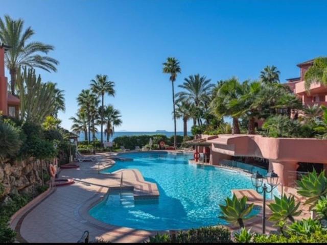EXCEPCIONAL APARTAMENTO DÚPLEX DE 3 DORMITORIOS JUNTO A LA PLAYA EN MENARA BEACH, Estepona, New Golden Mile