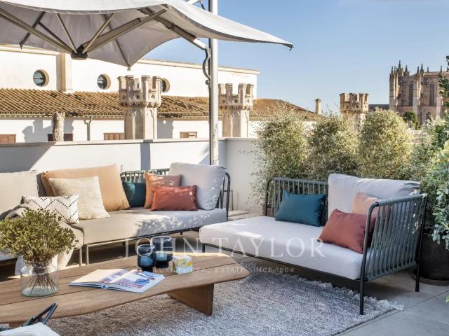 Excepcional ático dúplex con terraza privada en Plaza Cort, Casco Antiguo de Palma