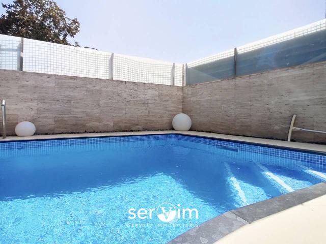 Excepcional casa completamente reformada en la zona de Palau con jardín y piscina