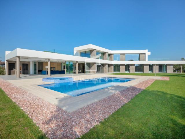 Excepcional casa de lujo de obra nueva en el corazón del res. 1415m² Caldes de Malavella