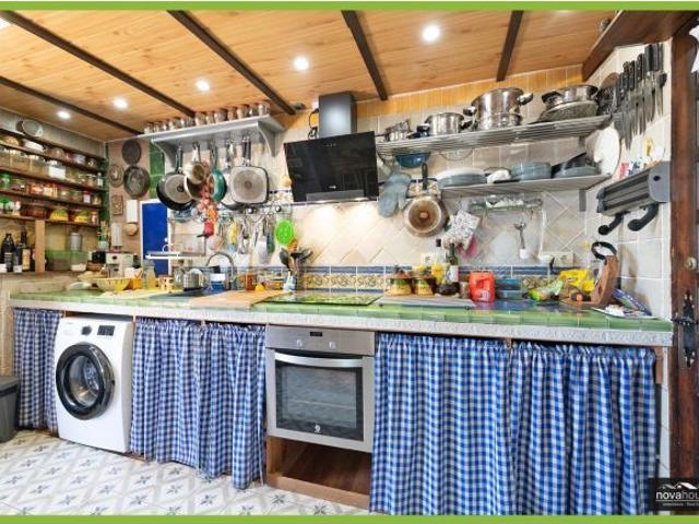 ¡EXCEPCIONAL CONJUNTO CON DOS VIVIENDAS INDEPENDIENTES CON POTENCIAL PARA UN TERCER APARTAMENTO!