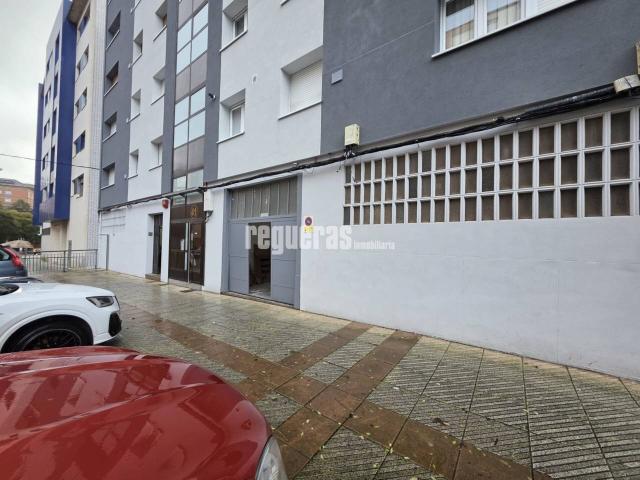 Excepcional local en venta que ocupa la totalidad de la manzana del edificio
