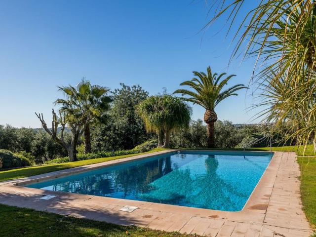 Excepcional moradia remodelada, com vista de mar, em zona so. 236m² Moncarapacho e Fuseta