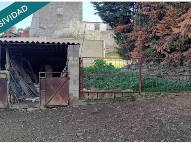 Excepcional Solar Urbano en Lagartera: 890 m² con Todos los Servicios