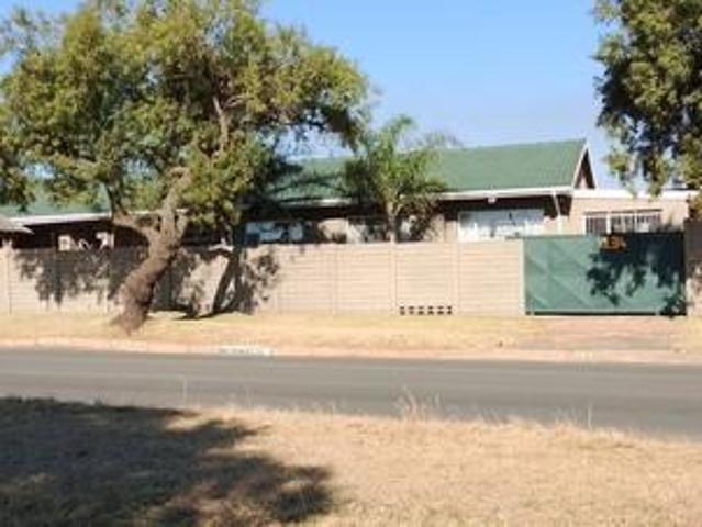 exceptional 4 bedroom family home wi.