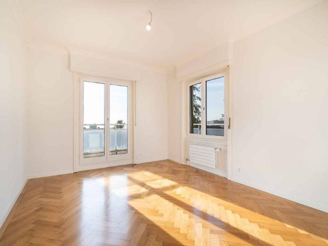 Exceptional 1.5 room penthouse with breathtaking lake view