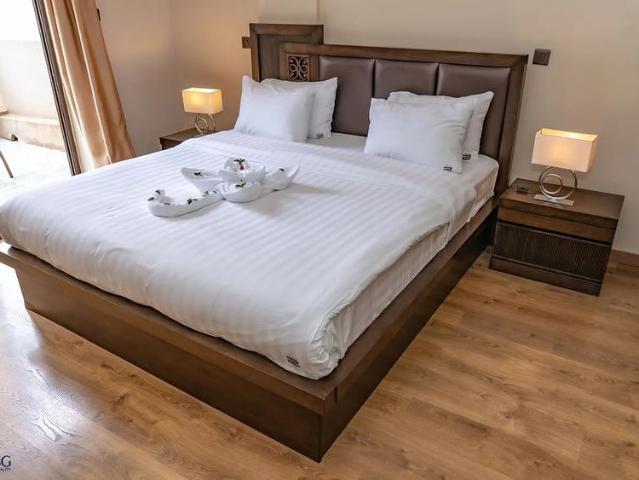 Exceptional 3 bed Apartment with DSQ, Pool, Gym, meeting rooms and premium reception