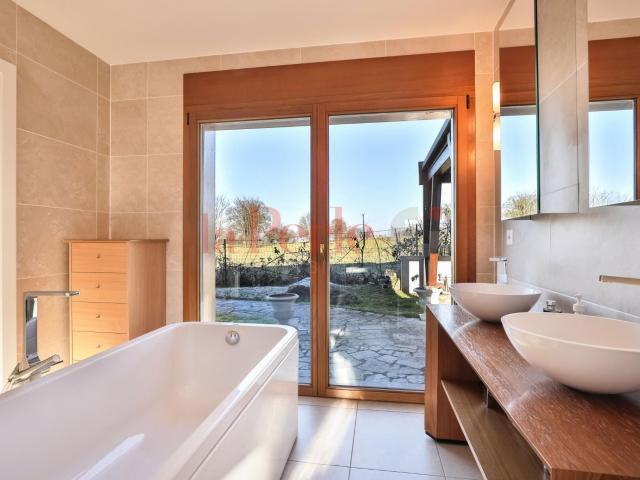 Exceptional villa with large volumes for sale | dreamo. Ch