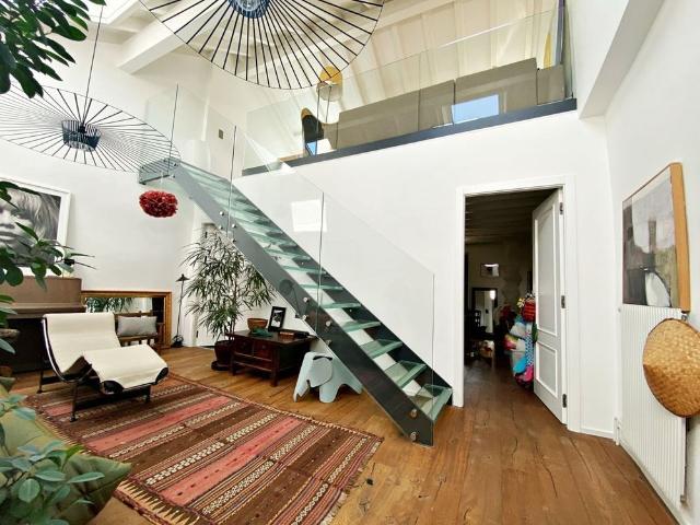 Exceptional architect's house fully furnished with garden and swimming pool