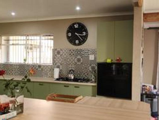 exceptional family home – move in r.