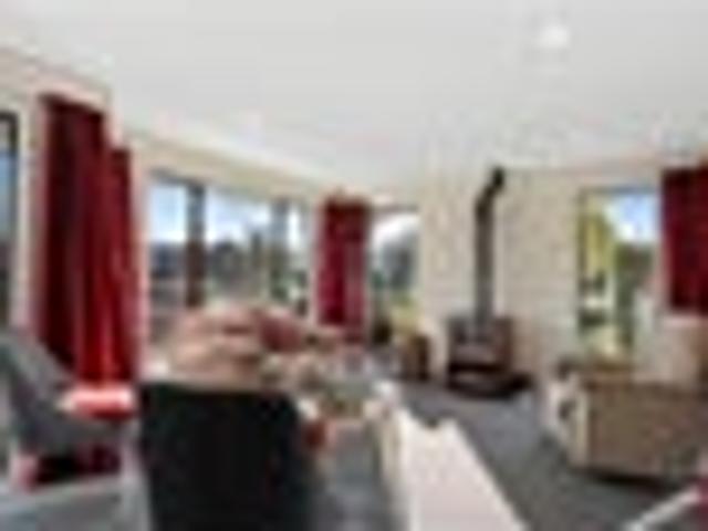 Exceptional family living neighbouring a reserve