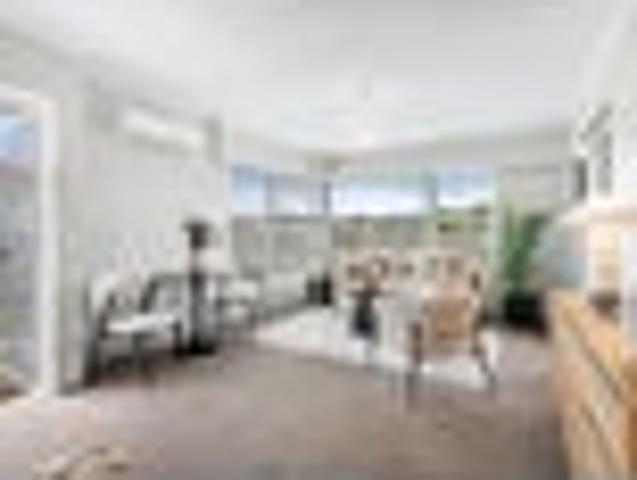 Exceptional Large Brick and Tile, 406sqm Freehold