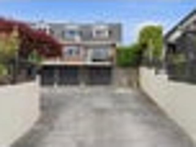 Exceptional Lynmore Buying, $55K Under CV!