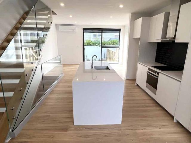 EXCEPTIONALLY DESIGNED NEW BUILD TOWNHOUSE