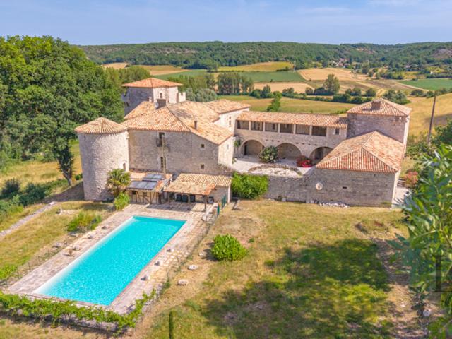 Exceptionnel château médiéval du XIVème siècle à Courbiac Lot et Garonne, 47